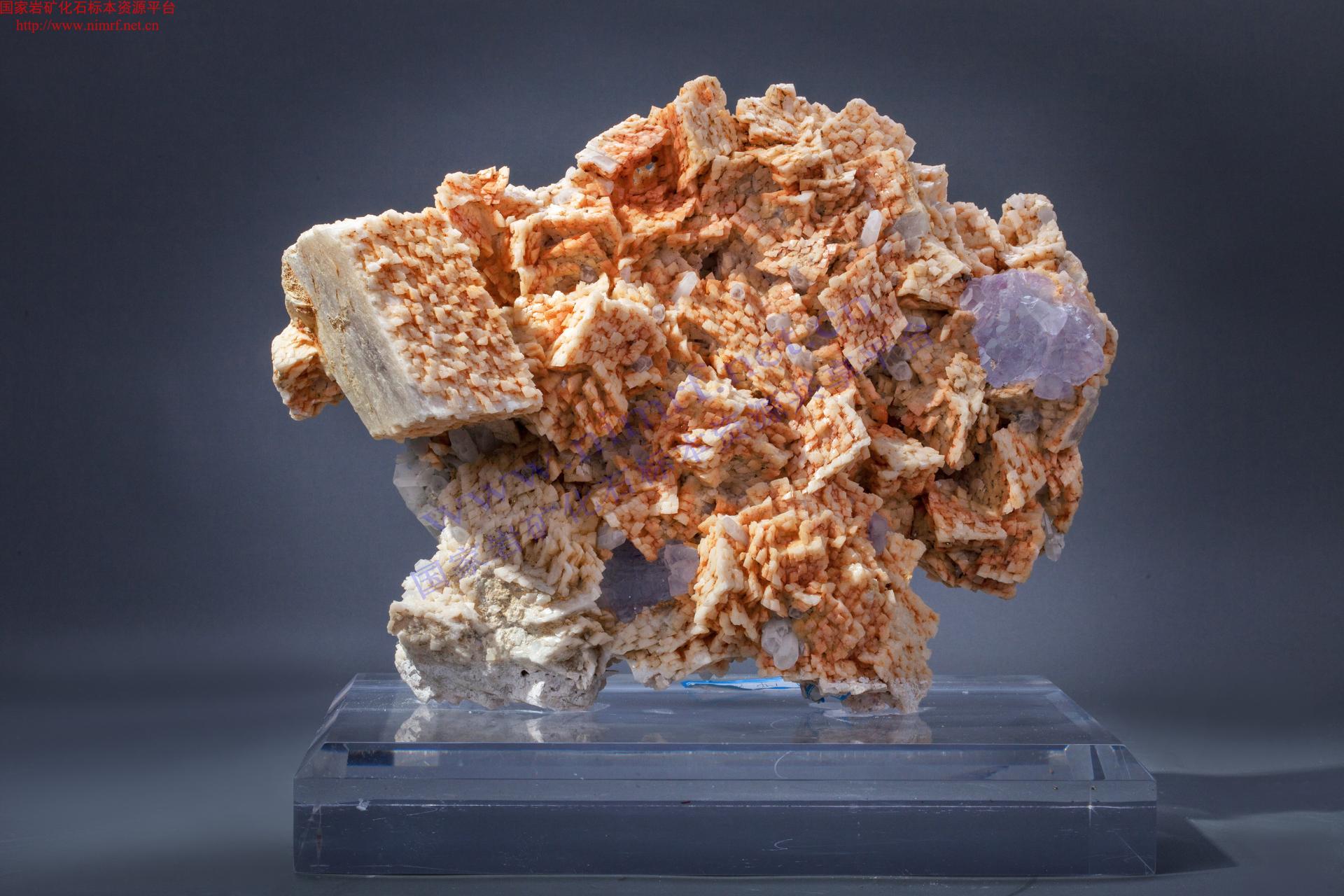 萤石+水晶+白云母_Fluorite_国家岩矿化石标本资源共享平台